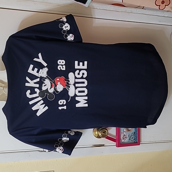 COPY - Disney jersey button down Mickey Mouse print graphic lightweight nwot M/… - Picture 4 of 5